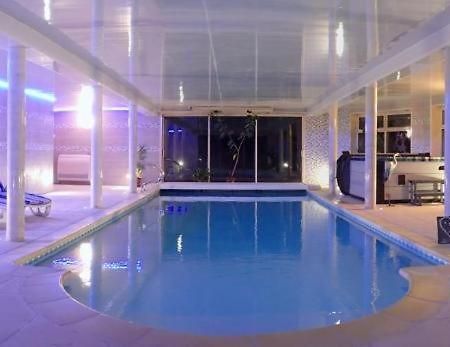 Au Charme Du Lac Piscine & Spa 2 Forges-les-Eaux Exterior photo